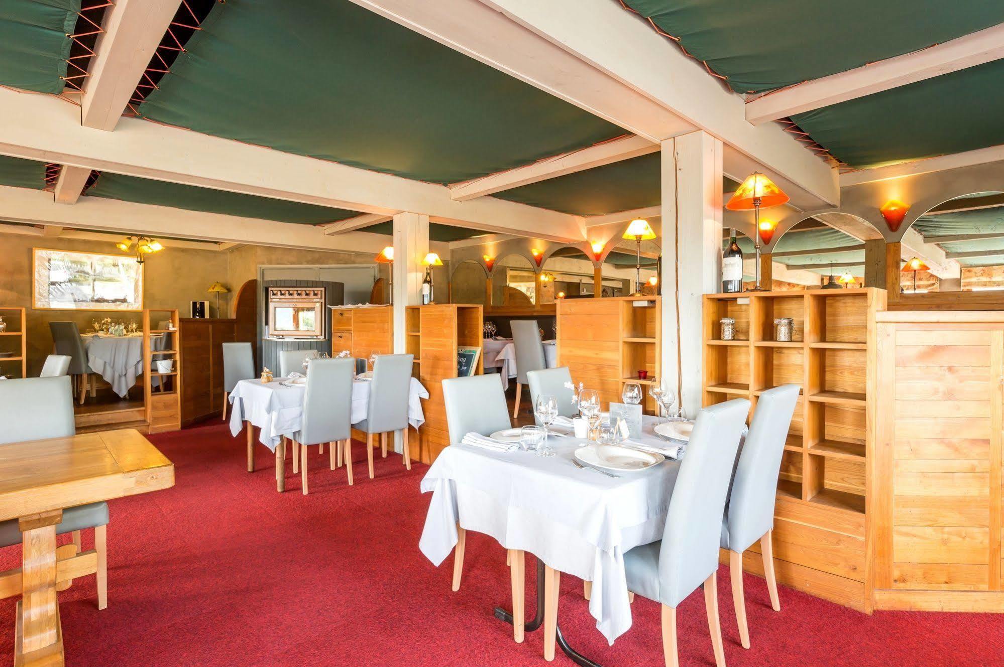 Hotel Restaurant La Tour Dunières Exteriör bild