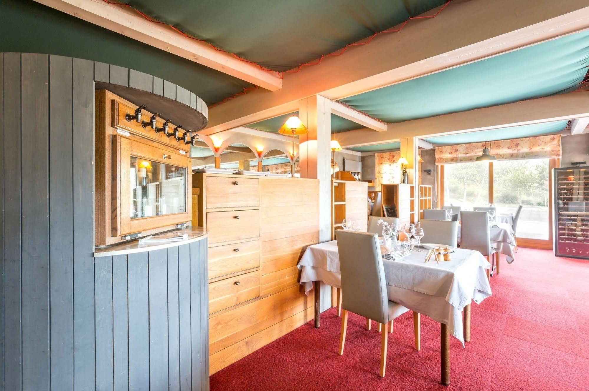 Hotel Restaurant La Tour Dunières Exteriör bild