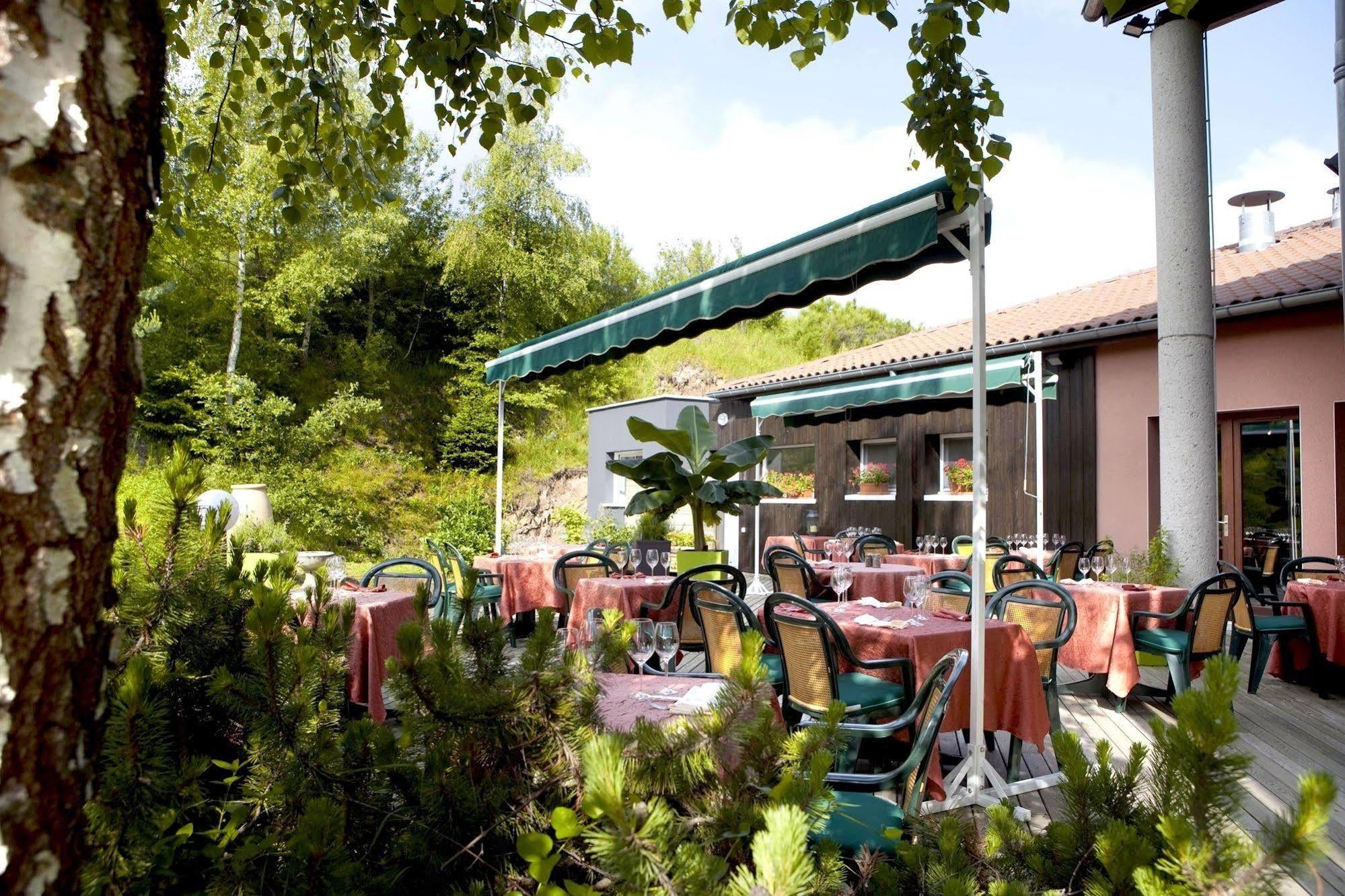 Hotel Restaurant La Tour Dunières Exteriör bild
